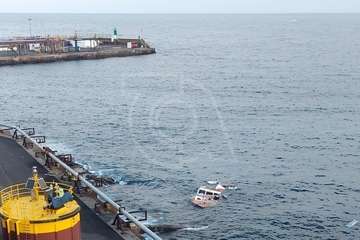 Una embarcación se hunde en el muelle industrial de Salinetas/TA.